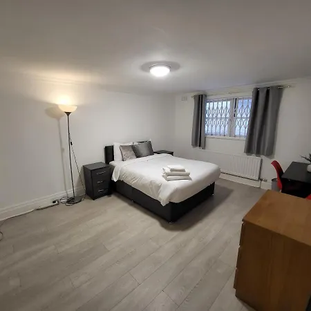 Cosy Apartment By Clapham South Underground! London Exterior photo