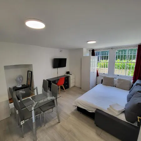 Cosy Apartment By Clapham South Underground! London Exterior photo