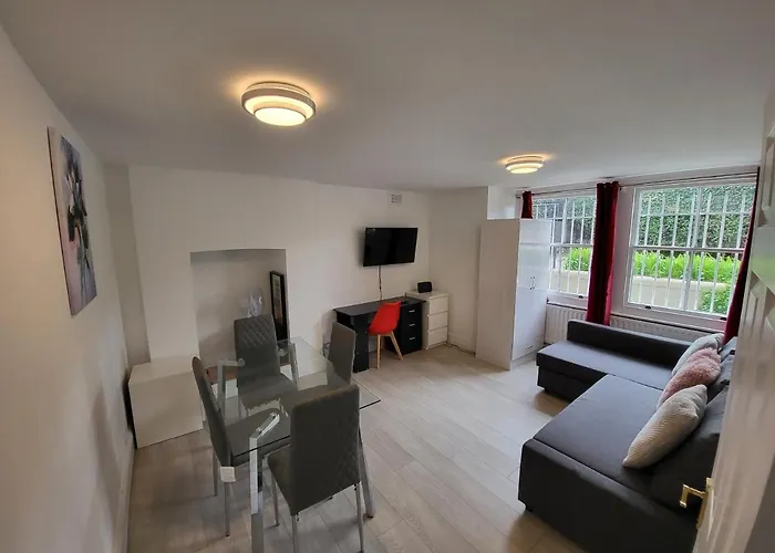 Cosy Apartment By Clapham South Underground!