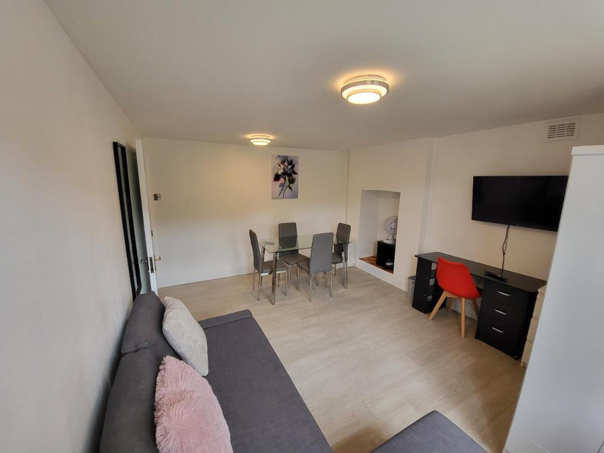 Cosy By Clapham South Underground!